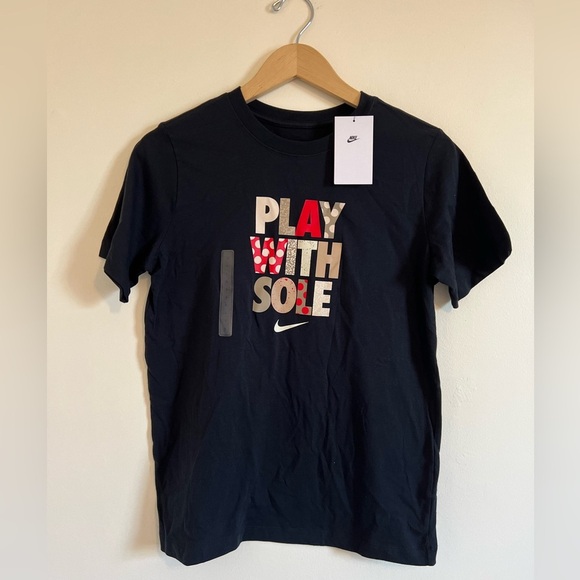 Nike Kids Graphic T-Shirt Black Play with Sole Short Sleeve 100 % Cotton Stretch - Picture 3 of 12